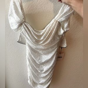Hello Molly, never worn beautiful sparkly white dress!